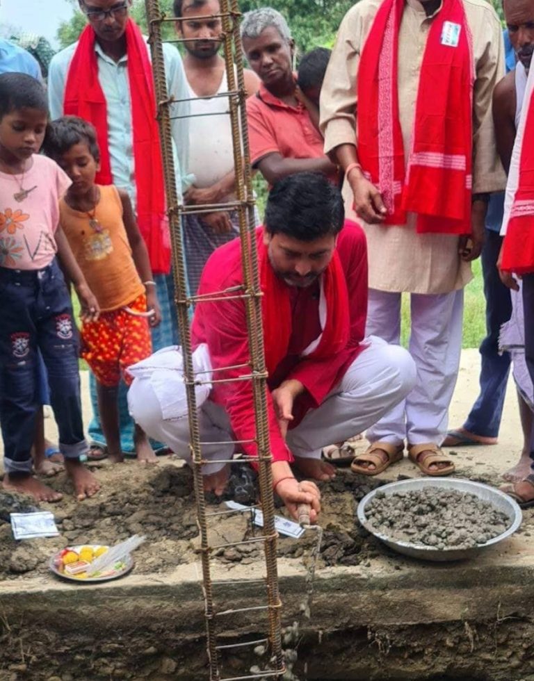 ईशनाथ नगरपालिकामा सामुदायिक दलित भवनको शिलान्यास ।