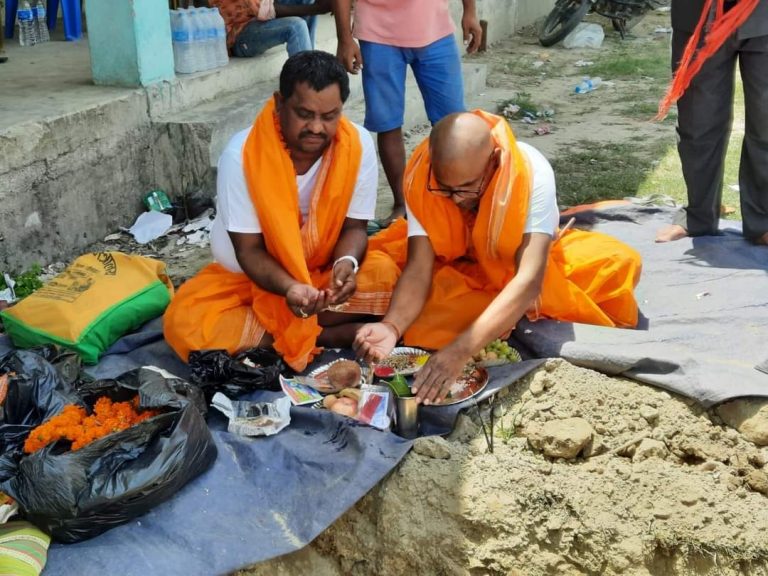 बृन्दावन नपामा मेयर कुर्मीद्वारा ४५ लाखको लागतमा ६ कोठे विधालय भवनको शिलान्यास ।