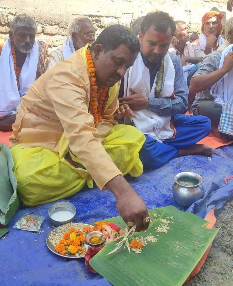 ३० लाखको लागतमा सडक ढलान कार्यको मेयर कुर्मी द्वारा शिलान्यास ।