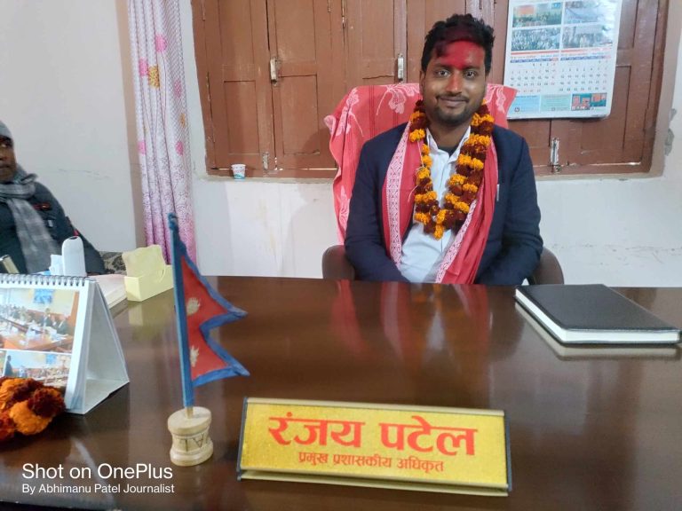 वृन्दावन नगरपालिकामा हाजिर भए प्रशासकीय अधिकृत रंजय पटेल ।